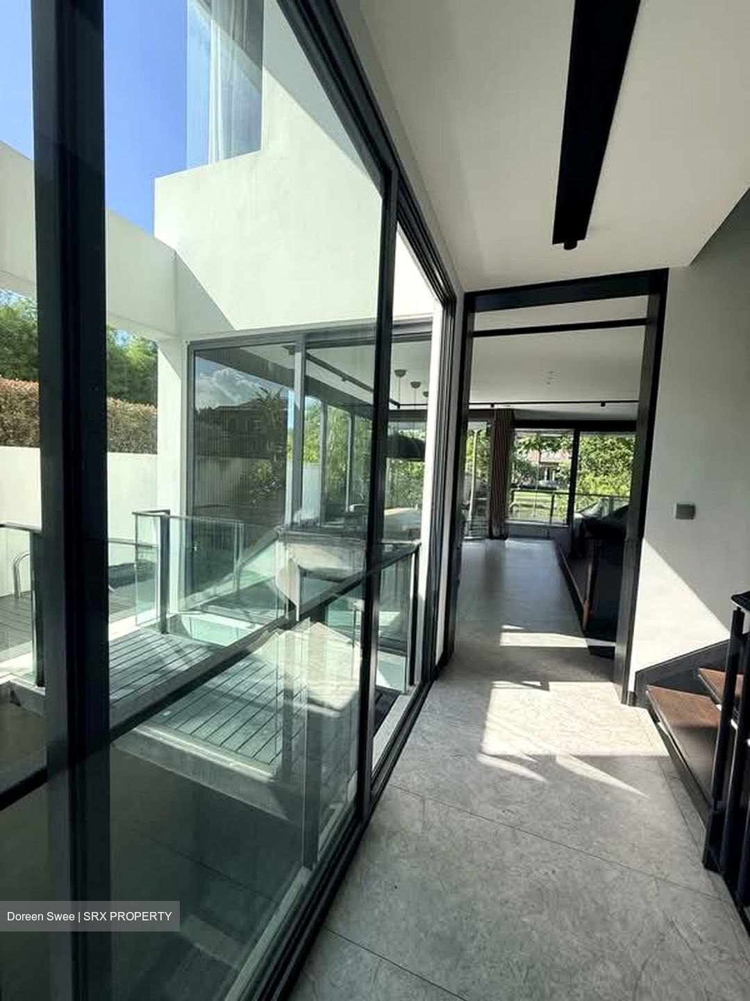 Harbourfront Avenue (D4), Terrace #558936131